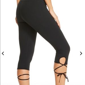 Fabletics Gardenia Crop